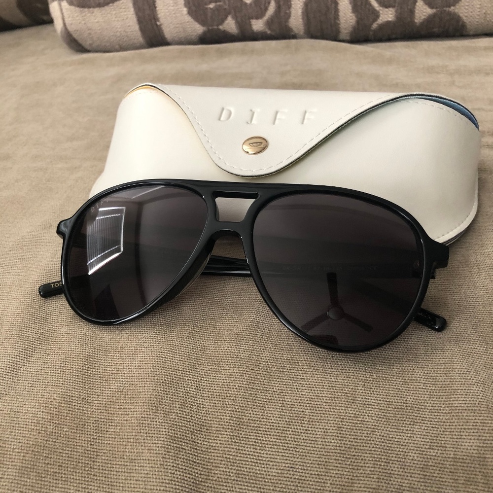 New DIFF Black Sunglasses